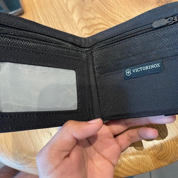 Victorinox RFID protected double fold wallet (Swiss gear affiliate) - Picture 3 of 3